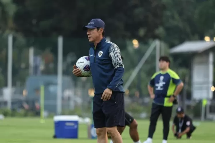 Pelatih Timnas Indonesia, Shin Tae-yong yang memberikan sinyal adanya penambahan pemain di daftar skuad Tim Garuda jelang laga kontra Jepang. (Instagram.com/@shintaeyong7777)