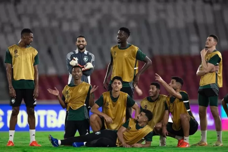 Potret Pemain Timnas Arab Saudi saat bertamu di Stadion Gelora Bung Karno (GBK), Senayan, Jakarta, pada Selasa, 19 November 2024. (Instagram.com/@SaudiNT)