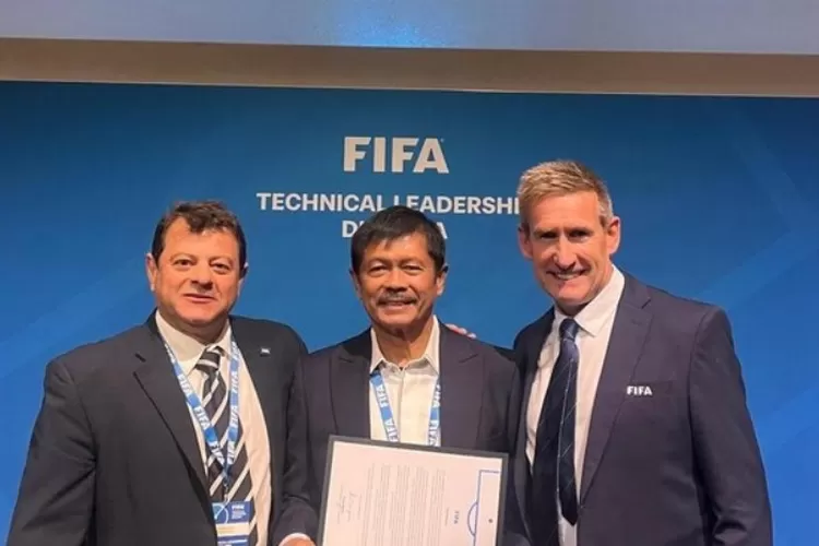 Potret Direktur Teknik PSSI Lulus dari Program Bergengsi FIFA Technical Leadership Diploma, di Museum FIFA di Zurich Swiss.