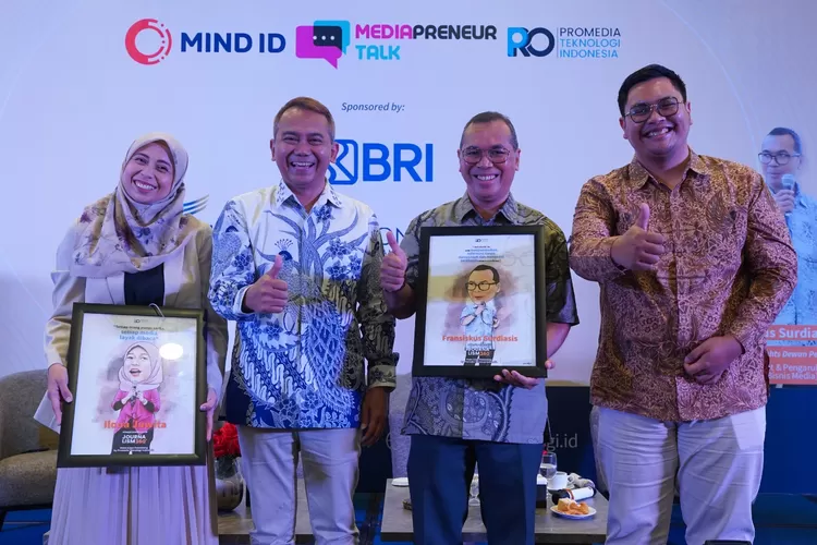 (Dari kiri ke kanan) CEO Props Ilona Juwita, CEO Promedia Teknologi Indonesia Agus Sulistriyono, dan Koordinator Bidang Pelatihan dan Program Jurnalisme Berkualitas Komite Publisher Rights Fransiskus Surdiasis (ketiga dari kiri) saat menjadi pemateri di MIND ID Mediapreneur Talks 2024. (Enampagi.id)