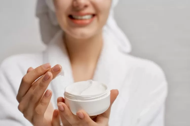 Foto ilustrasi - Pelembab wajah adalah salah satu produk perawatan kulit yang memiliki banyak manfaat.
