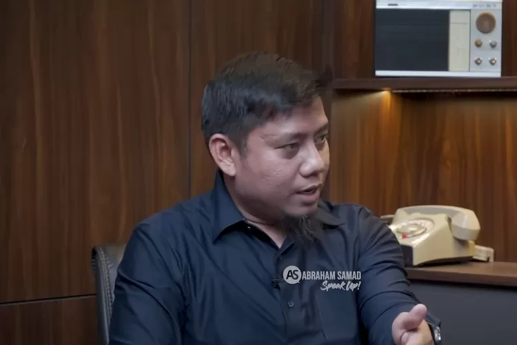 Eks penyelidik KPK menyebut kemungkinan adanya praktik pembalakan liar hingga korupsi di Sumatera (YouTube/Abraham Samad Speak Up)
