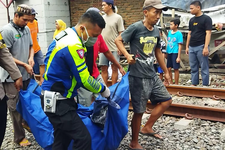 BERITA DUKA! Mukti Tertabrak Kereta Api Di Kubang Sepat Kota Cilegon ...