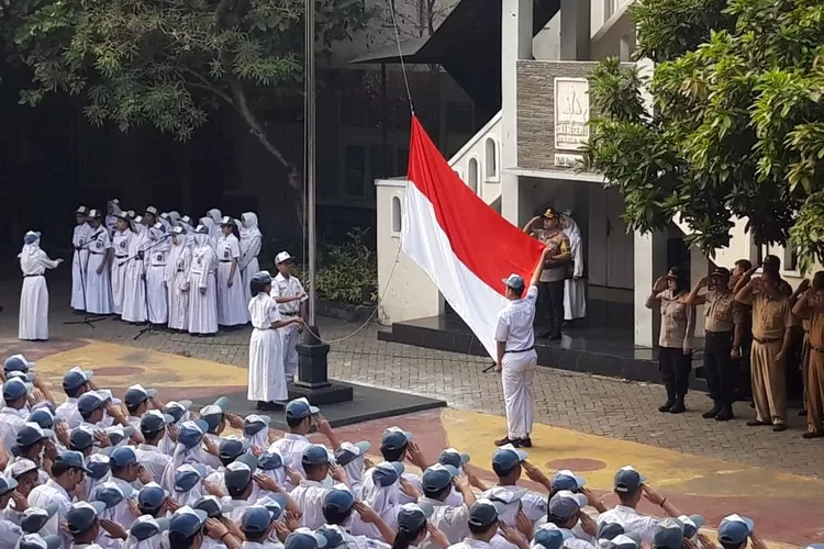 Teks Amanat Pembina Upacara Hari Senin Singkat Bertema: Pentingnya ...