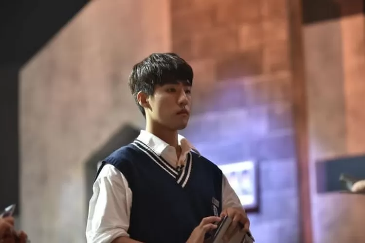 Mahasiswa Seoul National University (SNU) sekaligus peserta University War, Hyun Bin kini tengah menjadi perbincangan publik (Instagram/@hyxnbin_00)