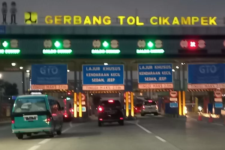 Gerbang Tol Cikampek Utama sebagai titik awal one way arus mudik Lebaran 2024. (Ainul Gillang / Bantenraya.com)