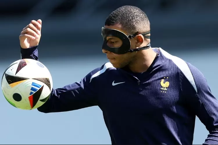 Penyerang Prancis Kylan Mbappe diragukan tampil saat laga Prancis vs Polandia di lanjutan grup D Euro 2024. ( uefa.com)
