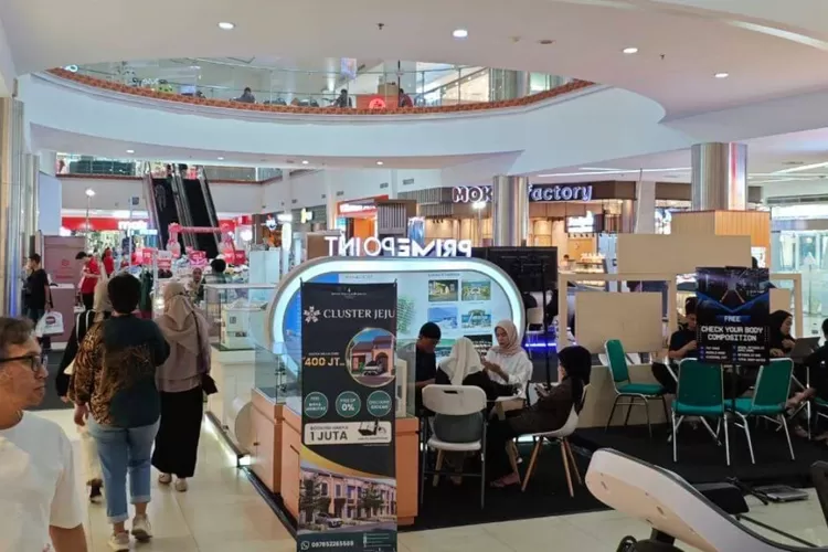 Daya beli anjlok, warga kota beralih ke pola Rohana-Rojali, tanda ekonomi perkotaan sedang tidak baik-baik saja. (HUkamaNews.com / Net)