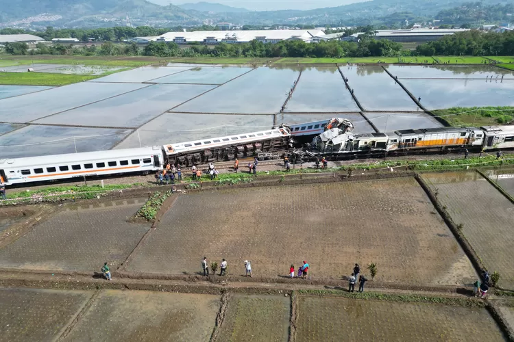 7 Fakta Ngeri Tabrakan KA Turangga Dan Commuter Line Bandung Raya Di ...