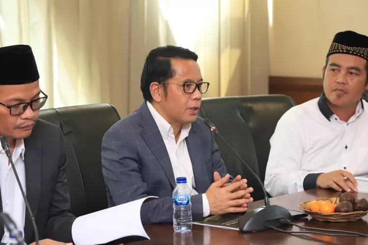 Dirjen Bimas Islam Kamaruddin Amin (tengah) (Foto: Dok. Humas Kemenag)