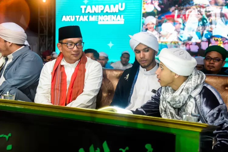Ridwan Kamil minta maaf atas candaan soal janda dalam kampanye, menjelaskan maksud dan berharap permohonan maaf diterima. (Istimewa / HukamaNews.com)