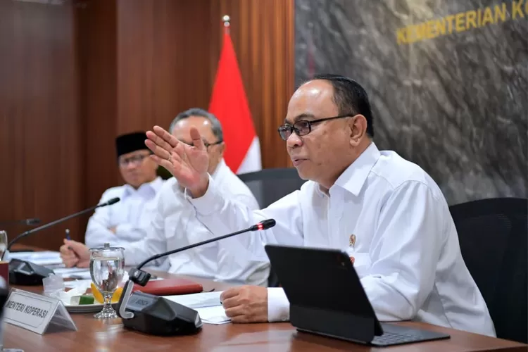 Menteri Koperasi (Menkop) Budi Arie Setiadi di Rapat Koordinasi (Rakor) Tingkat Kementerian dan Lembaga (K/L) terkait Konsolidasi Teknis Satgas Nasional Percepatan Pembentukan Koperasi Desa/Kelurahan (Kopdes) Merah Putih di Kantor Kementerian Koordinator Bidang Pangan, Jakarta, Rabu (20/8).