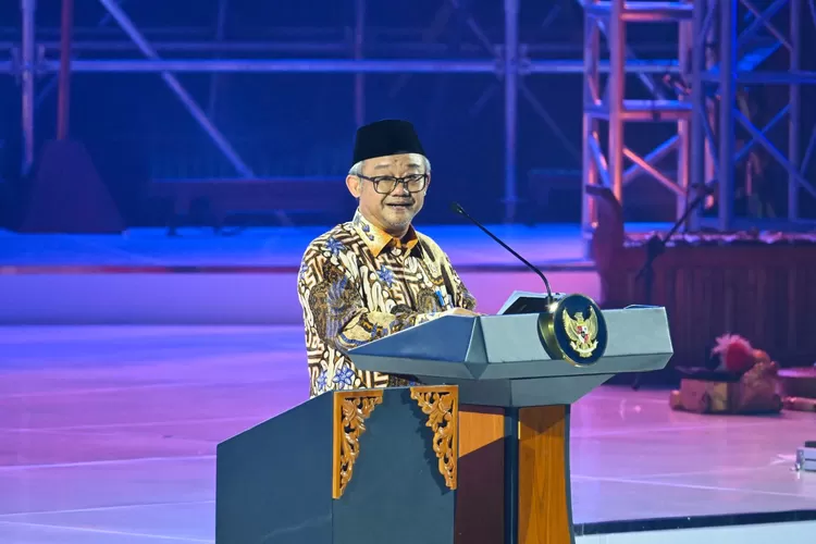 Mendikdasmen, Abdul Mu&rsquo;ti dalam Peringatan Hari Guru Nasional (HGN) 2025 di di Indonesia Arena, Jakarta pada Jumat, 28 November 2025.  (Istimewa)