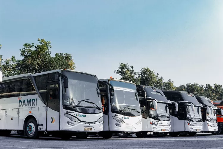 DAMRI siap melayani lonjakan perjalanan libur Nataru 2025/2026 dengan layanan aman, mudah, dan merata di seluruh Indonesia.