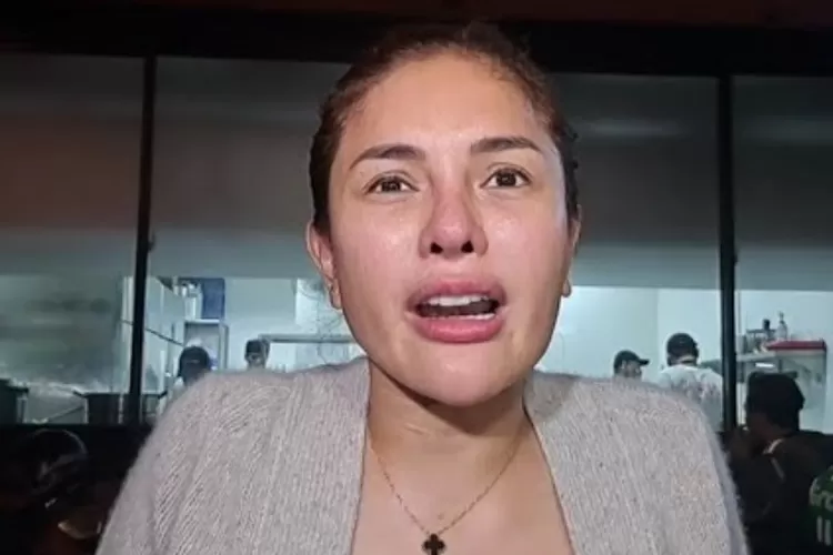 Artis Nikita Mirzani Jadi Tersangka   dugaan pemerasaan pengusaha skincare. (dok. youtube)