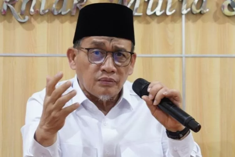 Wamenag Romo Muhammad Syafii tegaskan tahun 2027 tak boleh ada lagi gaji guru agama di bawah Rp2 juta. (dok.kemenag)