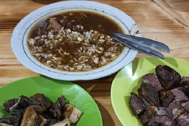 Dagingnya Empuk Ini 3 Tempat Makan Rawon Legendaris Di Malang Dengan