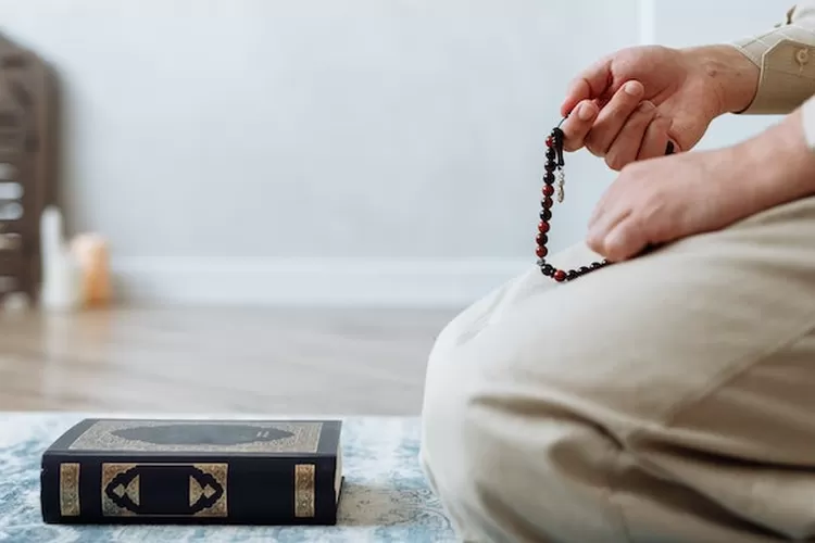 Ingin Rezeki Lancar? Inilah Bacaan Doa Meminta Rezeki Setelah Sholat  Tahajud, Rezeki Dijamin Mengalir Deras