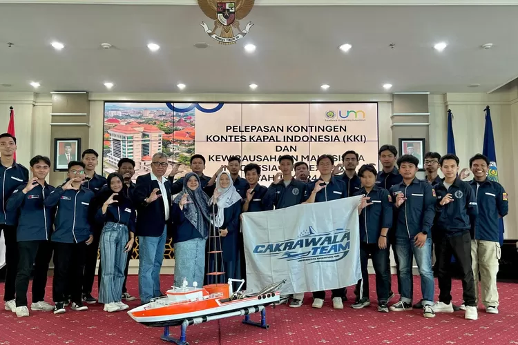 Foto bersama pelepasan Cakrawala Team. (Foto: Abidah Ardelia Putri Junaidi )