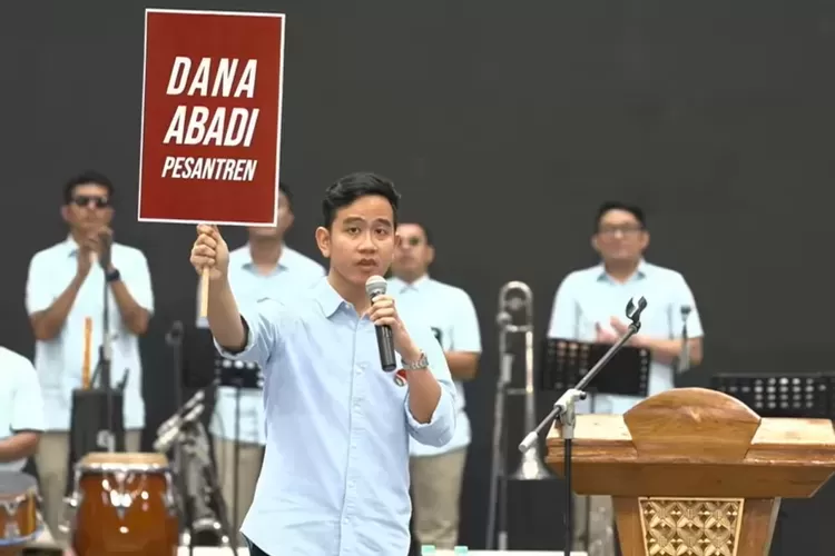 Aduh Nian Ini Momen Gibran Rakabuming Raka Saat Dicium Laki Laki Tak Dikenal Begini Reaksi