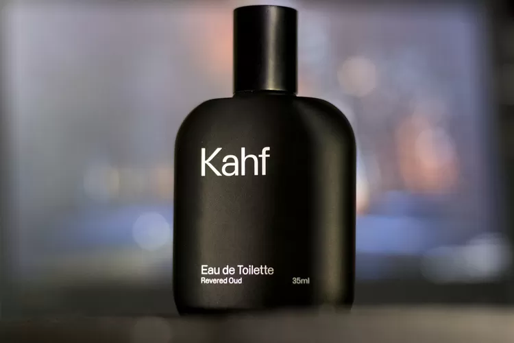 Kahf Revered Oud diciptakan untuk pecinta parfum pria dengan aroma manis. (Bukalapak)