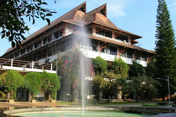 Calon Mahasiswa Baru Wajib Tahu! Top 10 Universitas Terbaik di Indonesia versi Kemendikbud.