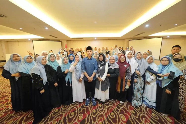 Calon Wakil Presiden (Cawapres) nomor urut 2, Gibran Rakabuming Raka menghadiri kegiatan Silaturahmi Khafidoh