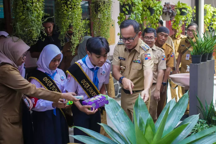 Gertak PSN di Kota Bogor, Libatkan Siswa Berantas Sarang Nyamuk. (FOTO/Istimewa.)
