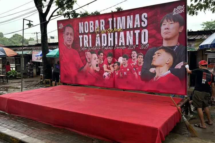 Nonton bareng bersama Tri Adhianto di Bekasi. (FOTO/Istimewa.)