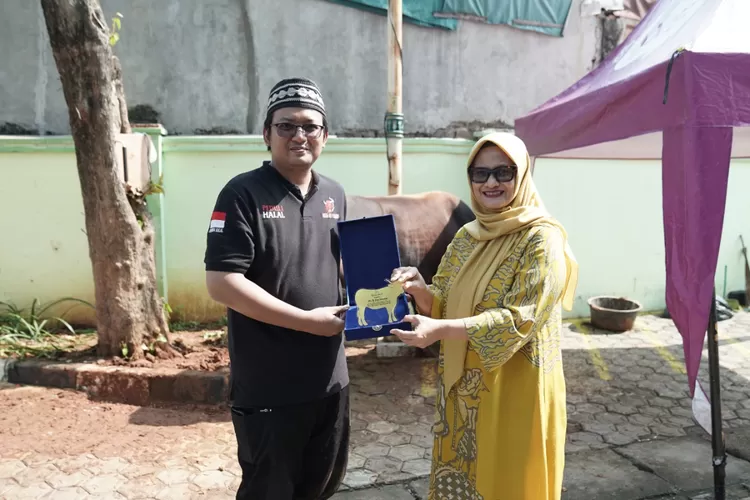 MTXL Axiata Berbagi Hewan Kurban. (Foto/Istimewa.)