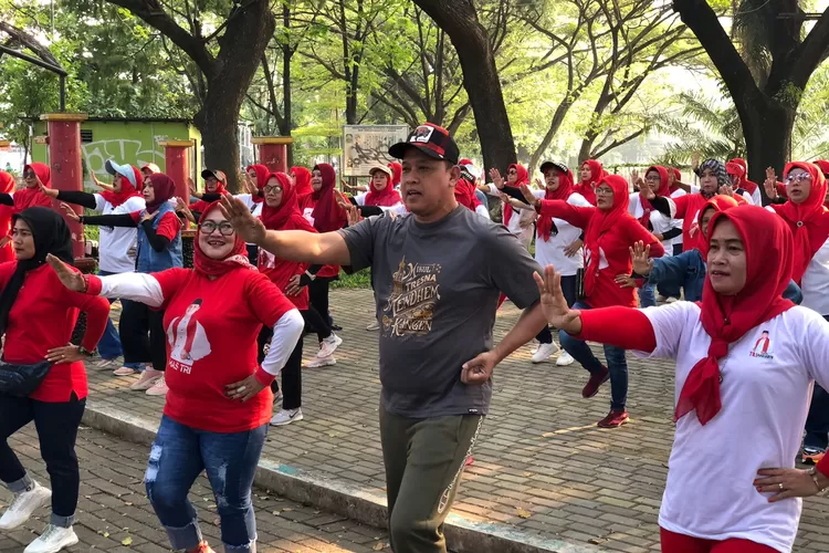 Tri Adhianto Ikut Senam Sehat Bersama Puluhan Warga Duta Harapan Bekasi (Foto/Istimewa.)