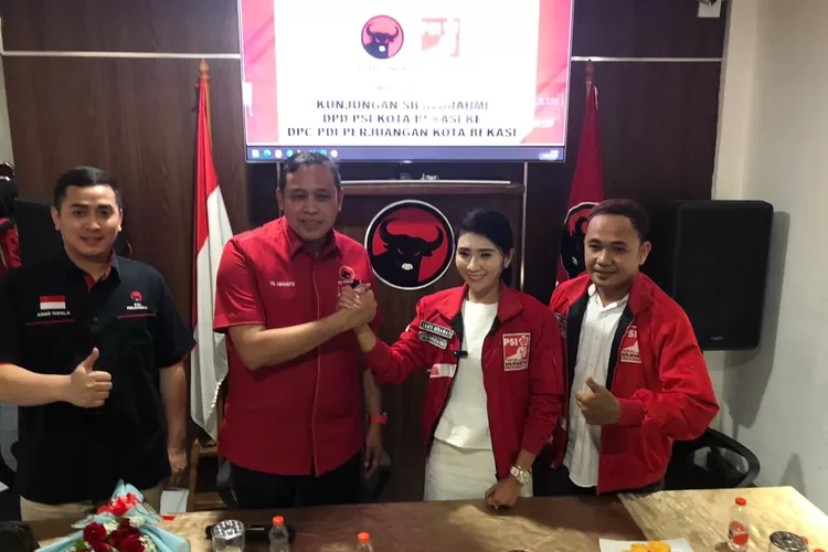 Tanti Herawati dan Tri Adhianto Tengah Bersalaman. (Foto/Istimewa.)