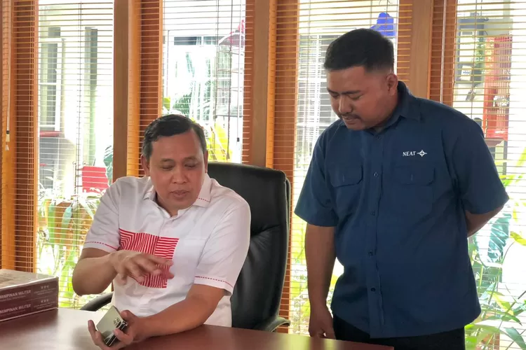 Tri Adhianto Tunjuk Santo Suruh Buat Jadi Ajudan. (Foto/Istimewa.)