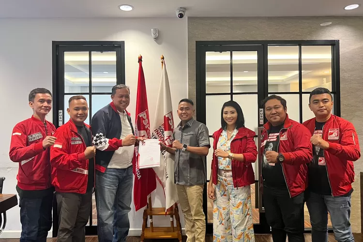 Sudah Terima Surat Tugas, PSI Resmi Dukung Tri Adhianto Maju Jadi Calon Wali Kota Bekasi. (Foto/Istimewa.)