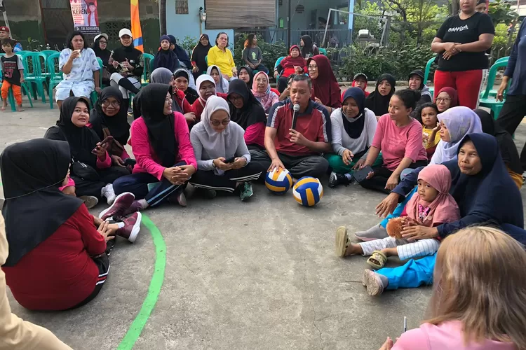 Tri Adhianto Saat Ikut Senam Pagi Bersama Warga Kelurahan Jakasampurna. (Foto/Istimewa.)