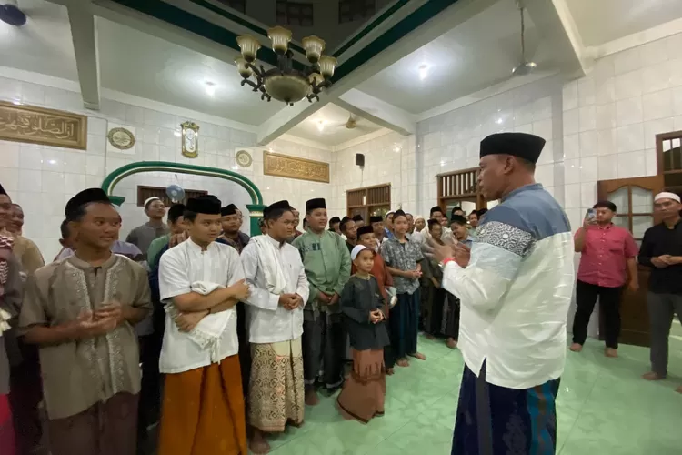 Tri Adhianto Buka Puasa Senin Kamis Bareng Santri Ponpes Fathul Baari. (Foto/Istimewa.)