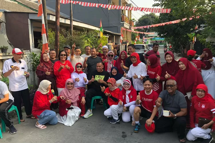 Perumahan Wisma Jaya Rayakan HUT RI ke-79 Bareng Tri Adhianto. (Foto/Fajar Saputra.)