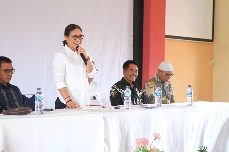 Bertemu dengan pengurus PGRI Kota Bogor, Rena Da Frina sampaikan visi  akses pendikan yang lebih baik di Kota Bogor. (IST-Rifki Setiadi/sewaktu.com)