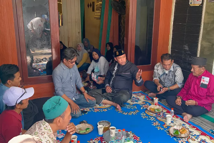 Tri Adhianto Ajak Warga Manfaatkan Program Bus dan Sunat Gratis. (Foto/Fajar Saputra.)