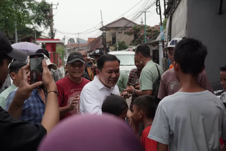 Dokter Rayendra Terapkan Nguriling agar Lebih Dekat dengan Warga. (Foto/Tim Publikasi.)
