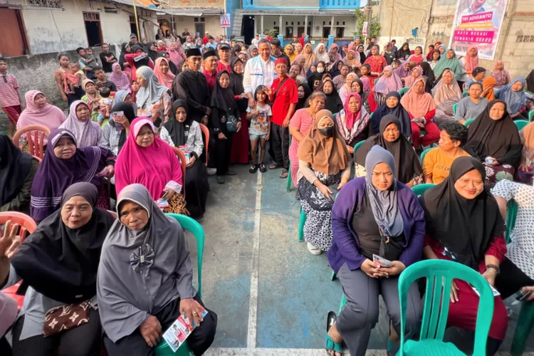 Warga Kranji Bekasi Tri Adhianto dan Abdul Harris Bobihoe Pilkada Bekasi 2024. (Foto/Tim Publikasi.)