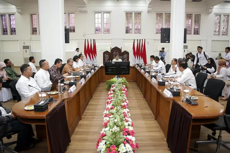 Foto cak imin sedang rapat bersama menteri perlindungan pekerja migran Indonesia (Foto/instagram @cakiminow)