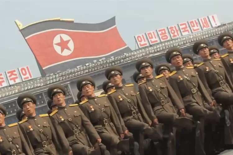 Parade Militer Korea Utara (youtube:AshleyJones96)