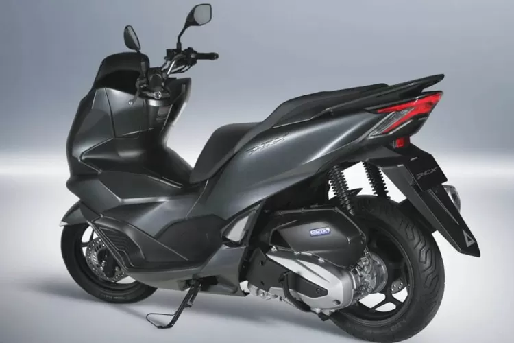 HONDA PCX 175 LEBIH BERISI DAN JUGA BERTENAGA!!