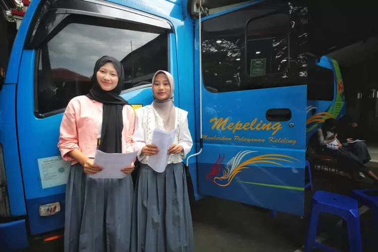 Para Siswa Sambut Antusias Perekaman KTP Jelang Pilkada. (Foto/Humas Pemkot Bandung.)