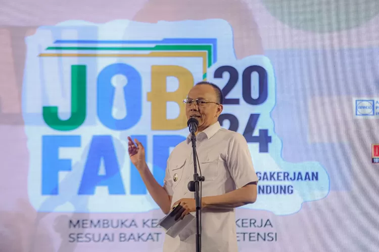 Pj Wali Kota Bandung di Acara Job Fair 2024. (Foto/Humas Pemkot Bandung.)