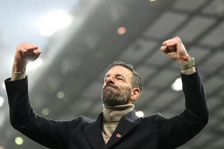 Ruud van Nistelrooij saat berselebrasi (Foto/Instagram @manchesterunited)