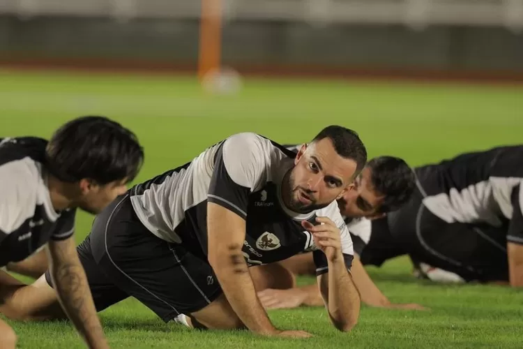 Jordi amat dan sebelah kanan Kevin Diks  (Foto/Instagram @jordiamat5)