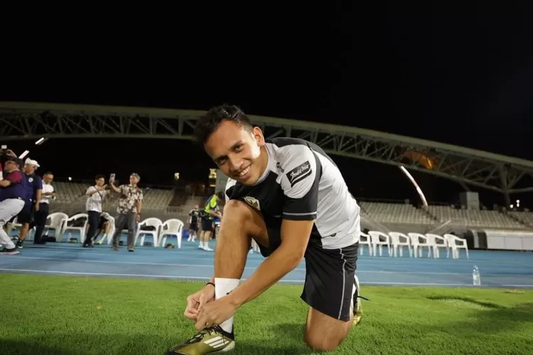 Egy Maulana Vikri saat Mengikat Sepatu (Foto/Instagram @egymaulanavikri)