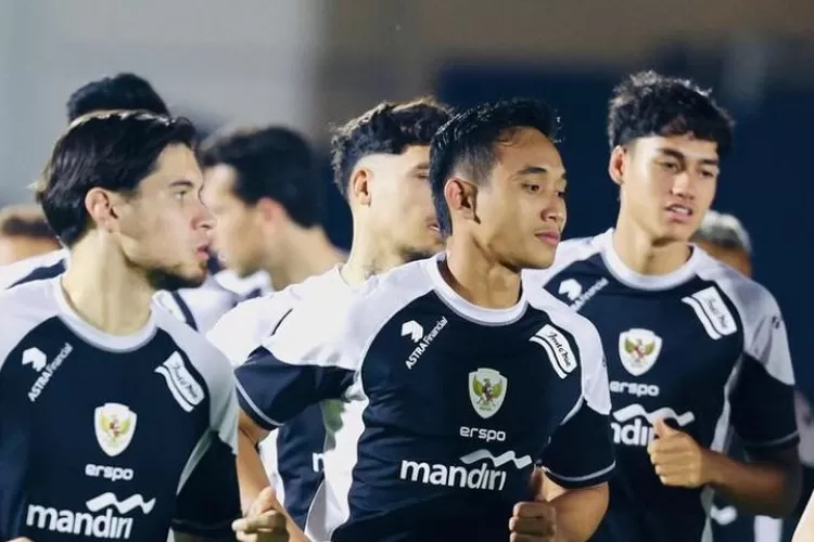 Kevin Diks dan Rizky Ridho saat menjalani latihan di Stadion Madya (Foto/Instagram @rizkyridhoramadhani)